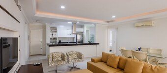 3BR Apt Near Beach & Attractions in BC Pna0402