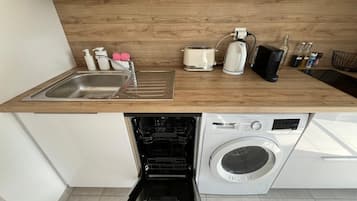 Kühlschrank, Ofen, Herdplatte, Geschirrspüler