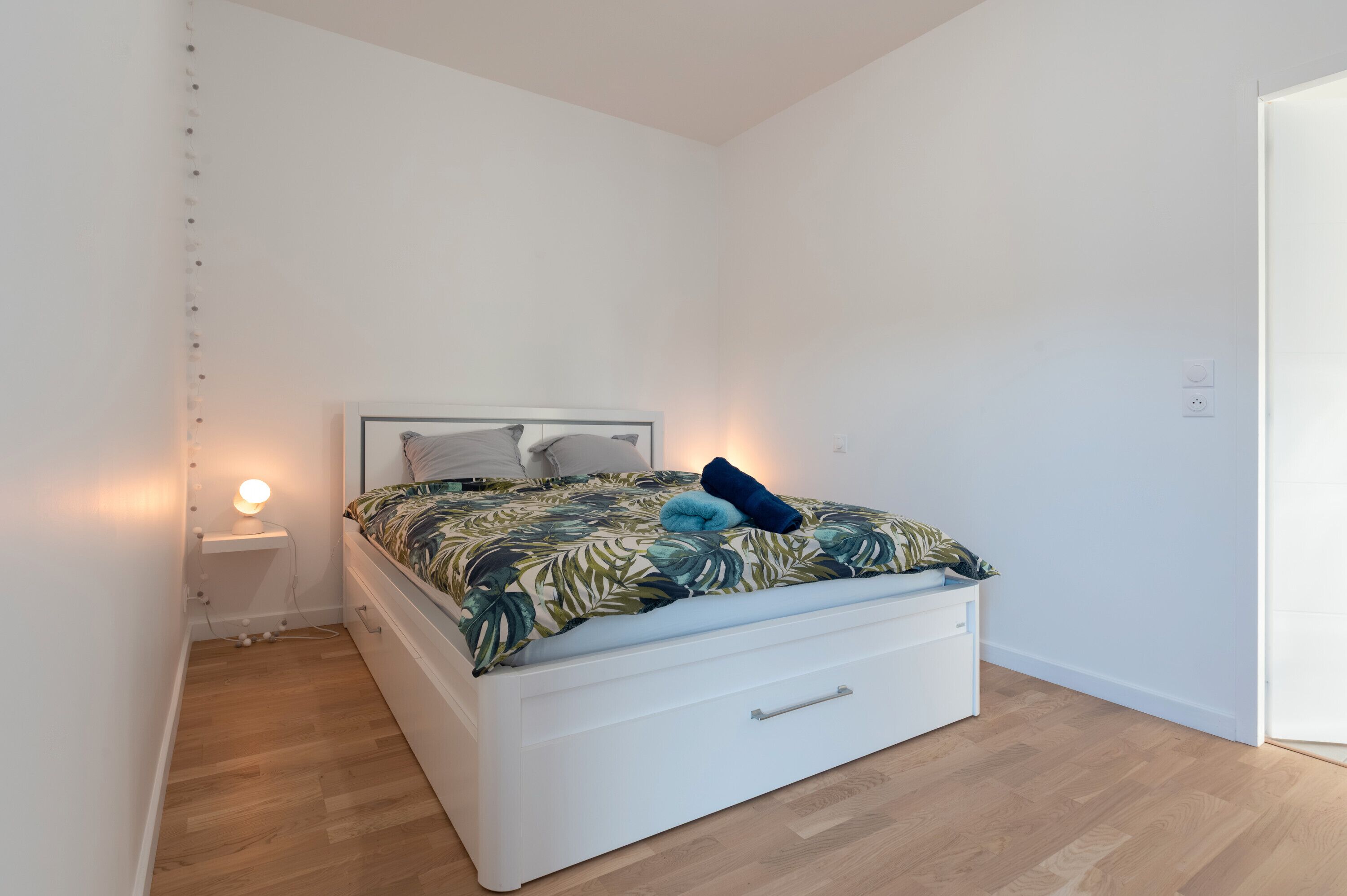 1 bedroom, iron/ironing board, bed sheets, wheelchair access