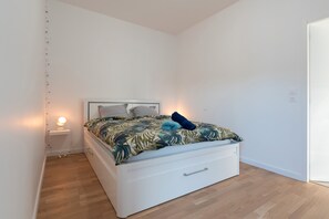 1 bedroom, iron/ironing board, bed sheets, wheelchair access