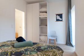 1 bedroom, iron/ironing board, bed sheets, wheelchair access