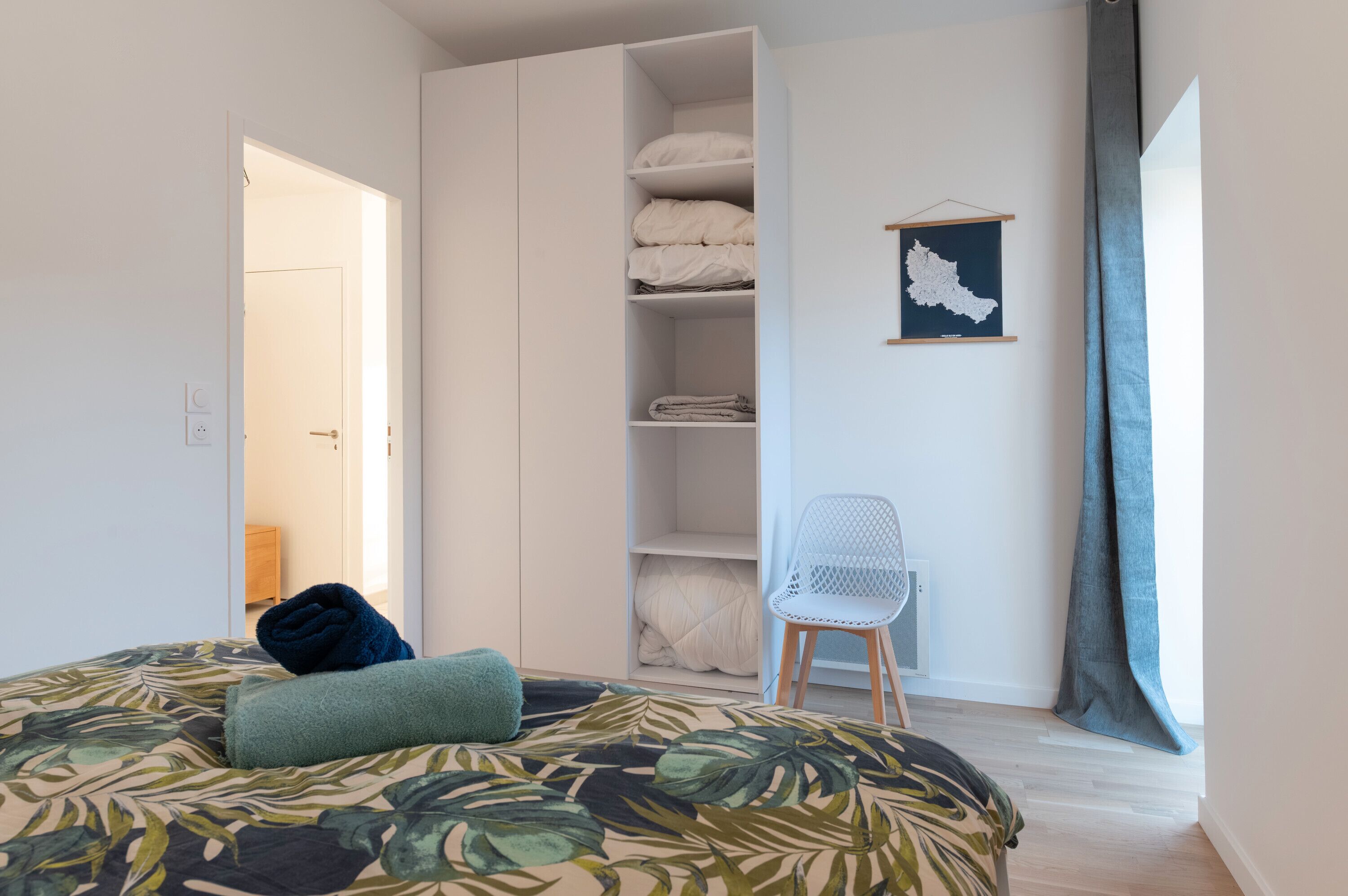 1 chambre, fer et planche à repasser, draps fournis