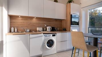 Réfrigérateur, four, plaque de cuisson, lave-vaisselle