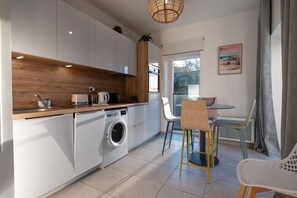 Fridge, oven, stovetop, dishwasher