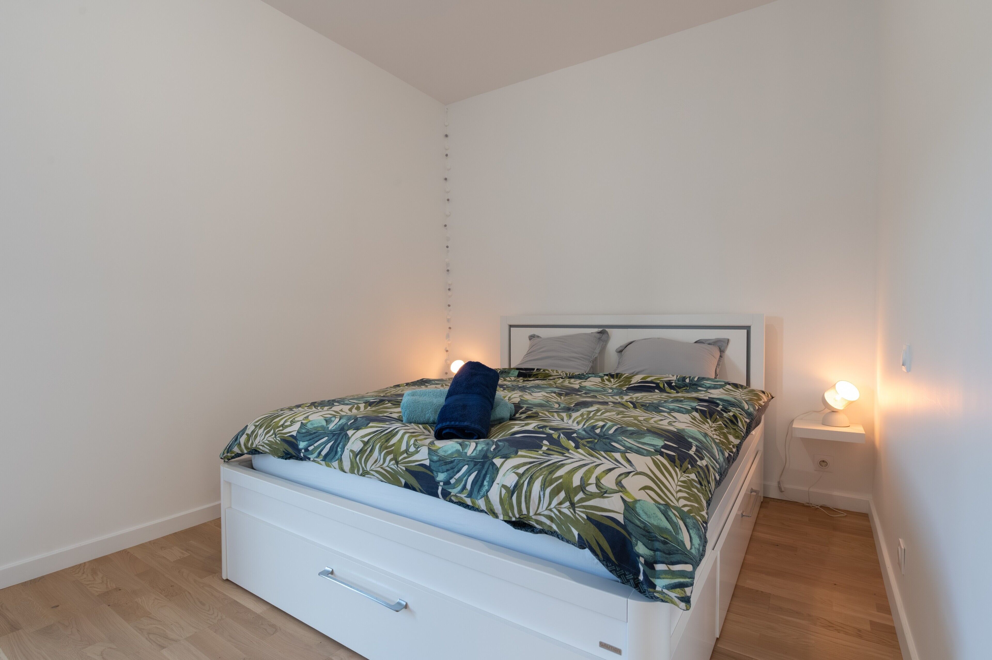 1 chambre, fer et planche à repasser, draps fournis