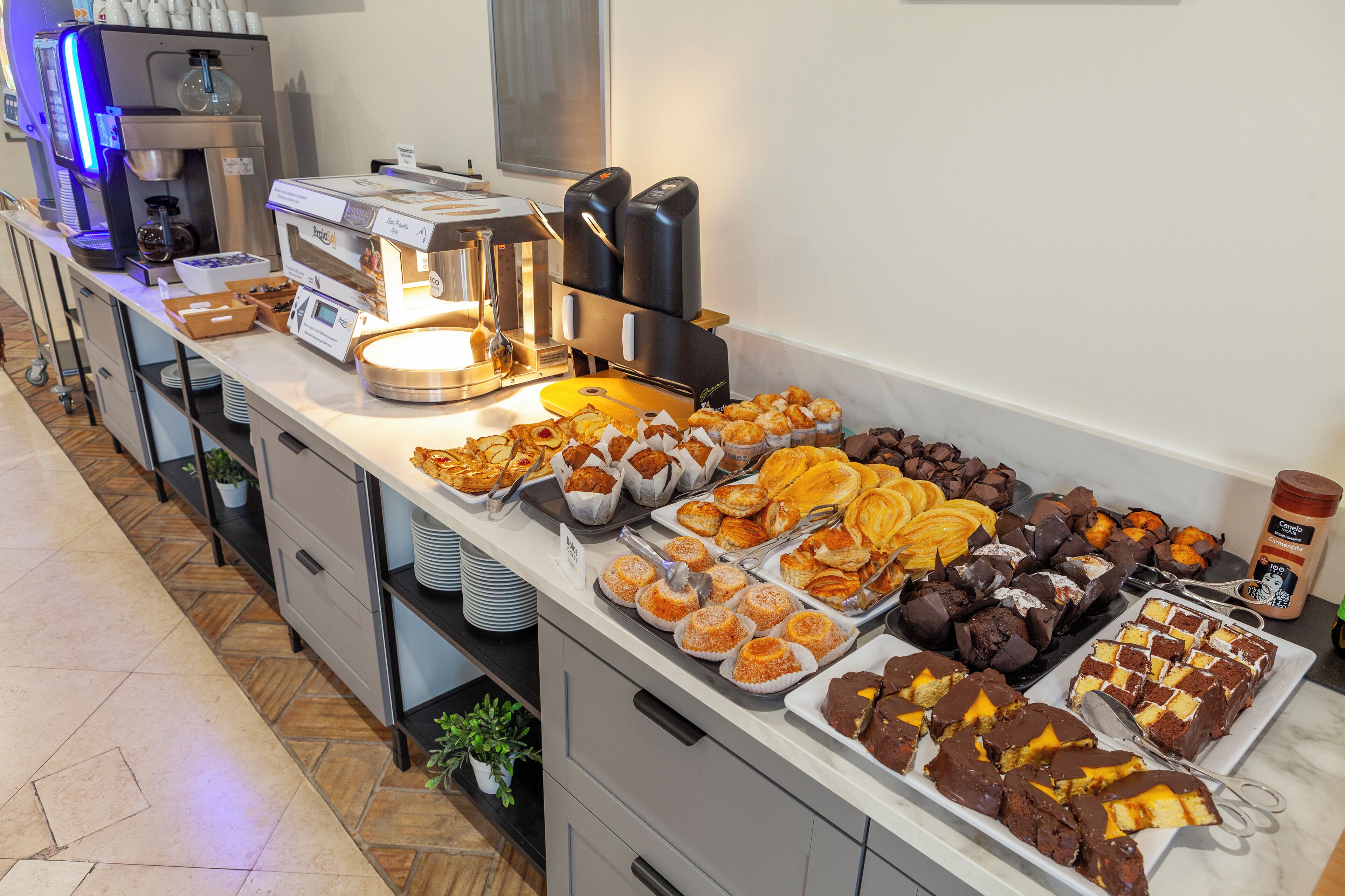 Daily buffet breakfast for a fee