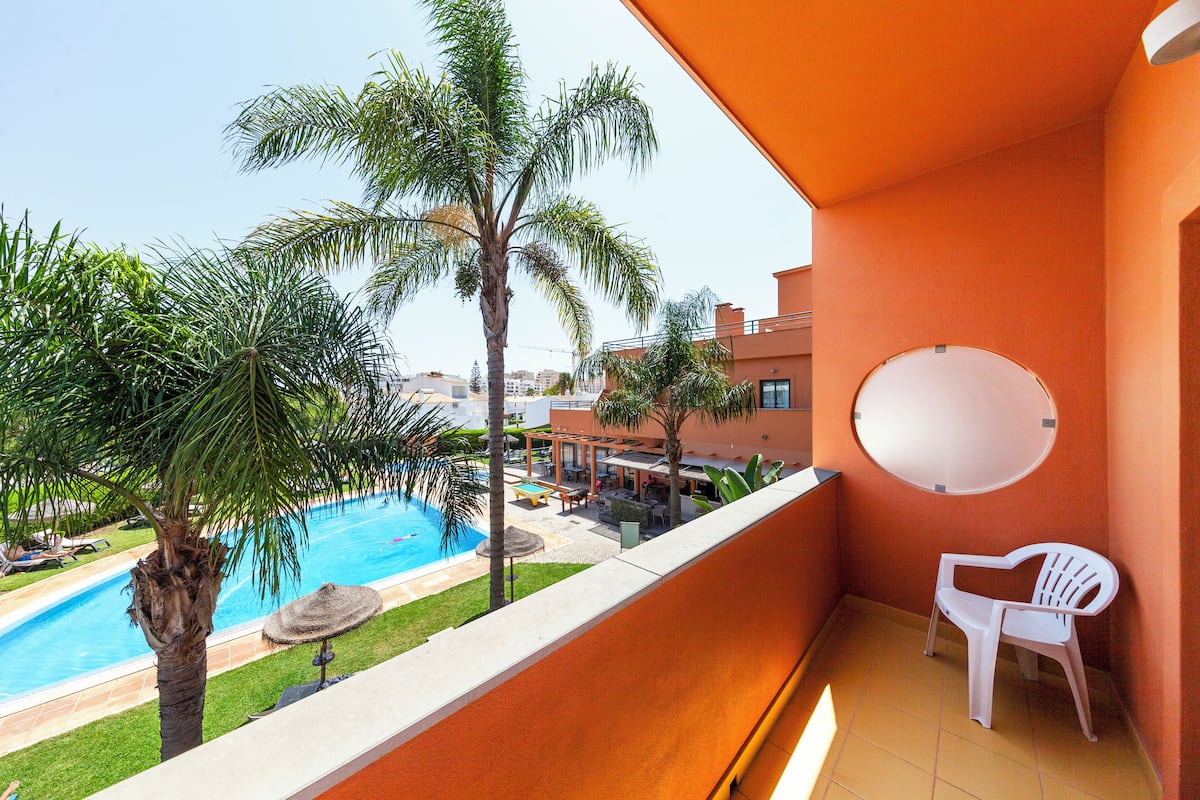 Single Room, Balcony (Individual)