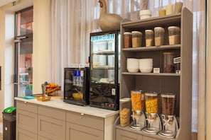 Free daily buffet breakfast