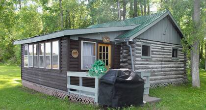 Charming Riverside Cottage Retreat in Historic Merrickville, Ontario