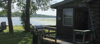 Charming Riverside Cottage Retreat in Historic Merrickville, Ontario