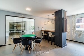 Basic Apartment | Dining