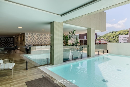 1BR Apt w/ Pool 650m From Beach Pdn0113