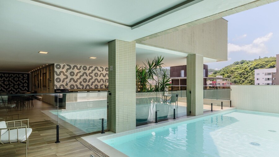 1BR Apt w/ Pool 650m From Beach Pdn0113