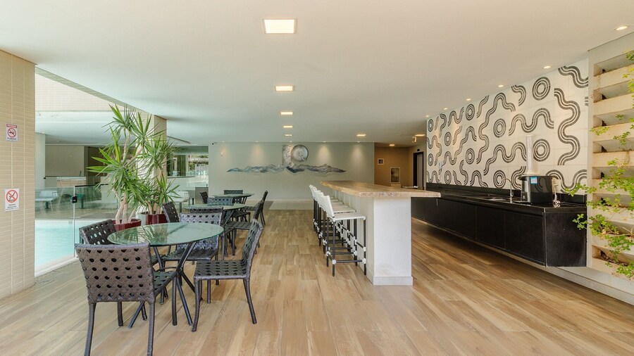 1BR Apt w/ Pool 650m From Beach Pdn0113