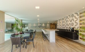 Dining - 1BR Apt w/ Pool 650m From Beach Pdn0113 (Balneário Camboriú)