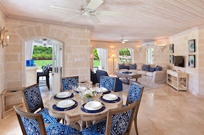 Villa, 3 Bedrooms | Dining