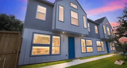 Houston Cozy Retreat 3br 3ba Downtown Views 3 Bedroom Duplex