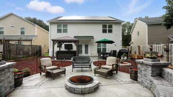 House, 4 Bedrooms | Teres/patio