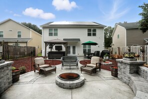 House, 4 Bedrooms | Terrace/patio