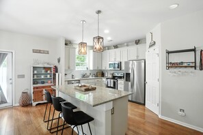 House, 4 Bedrooms | Private kitchen - Lowcountry Luxury Near Palmetto Bluff 4 Bedroom Home (Bluffton)