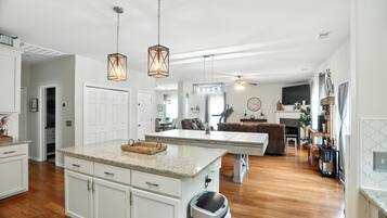 House, 4 Bedrooms | Interior