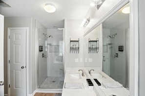 Casa, 4 habitaciones | Baño | Toallas y shampoo