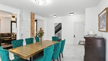 House, 4 Bedrooms | Dining
