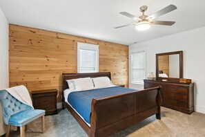 4 bedrooms, laptop workspace, iron/ironing board, free WiFi