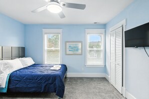 4 bedrooms, desk, laptop workspace, iron/ironing board - Historic Elegance In The Heart Of Elizabeth City 4 Bedroom Home (Elizabeth City)