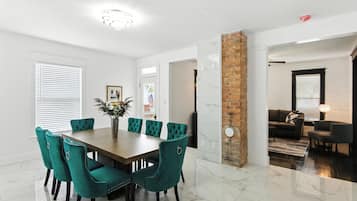 House, 4 Bedrooms | Dining