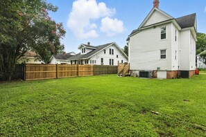 House, 4 Bedrooms | Exterior