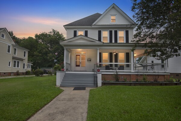 Historic Elegance In The Heart Of Elizabeth City 4 Bedroom Home - Elizabeth City, NC