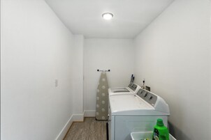 House, 4 Bedrooms | Interior