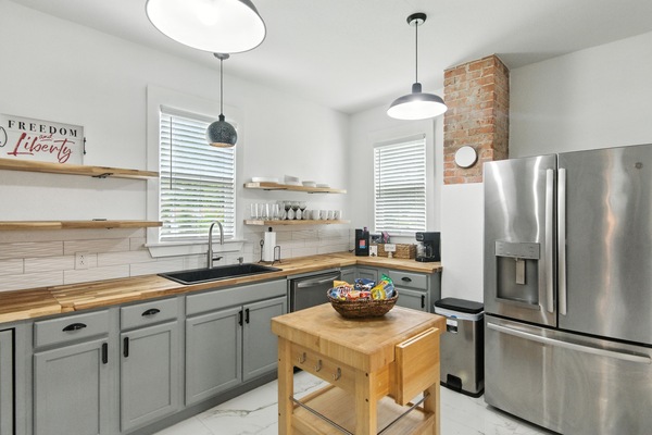 House, 4 Bedrooms | Private kitchen | Coffee/tea maker, fridge, oven, toaster