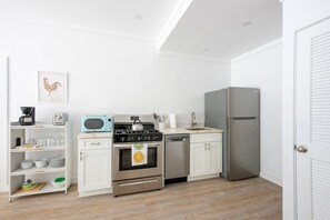 Condo, 1 Bedroom | Private kitchen | Fridge, oven, coffee/tea maker, toaster