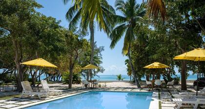 Laughing Bird Studio #7 - Brand New Stylish Apartment, Pool, Bea 1 Bedroom Condo