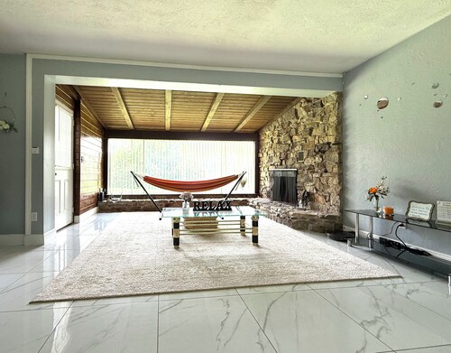 Sunny palm breeze home near UCF