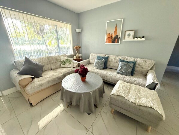 Téléviseur connecté, jeux vidéo, livres