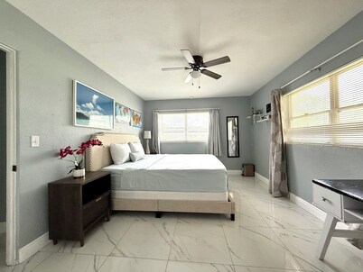 Sunny palm breeze home near UCF