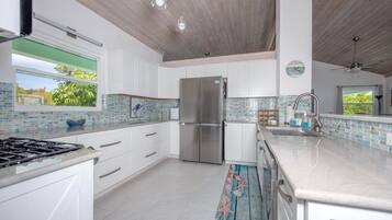 House, 3 Bedrooms | Dapur peribadi | Peti sejuk, ketuhar, pembancuh kopi/teh, pembakar roti