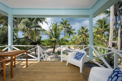 Bica Bung - New! Private Beachfront Cottage French Leave Beach 1 Bedroom Bungalow