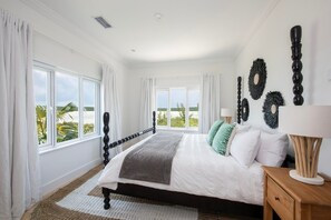 House, 3 Bedrooms | 3 bedrooms, free WiFi - Turtle Pointe - Lux New Windermere Home W/pool, Boat Dock, Beach 3 Bedroom Home (Savannah Sound)