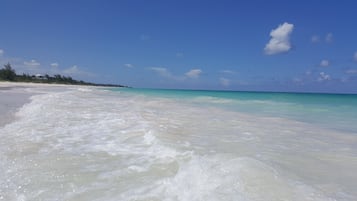 House, 3 Bedrooms | Beach
