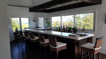 House, 3 Bedrooms | Bar (on property)