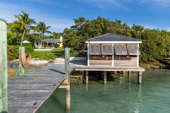 House, 5 Bedrooms | Property grounds