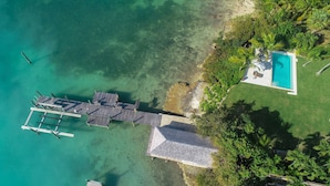 An aerial view of a coastal property with a dock, a swimming pool, and lush greenery. - Beehive Harbour Island. Luxury Dream World On The Bay. Private D 5 Bedroom Home (Dunmore Town)