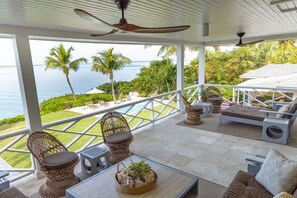 Terrace/patio - Beehive Harbour Island. Luxury Dream World On The Bay. Private D 5 Bedroom Home (Dunmore Town)