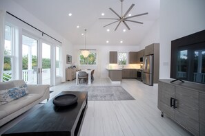 Casa, 2 quartos | Área de estar