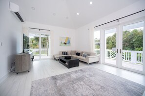 House, 2 Bedrooms | Living area
