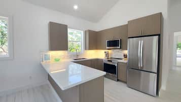 Casa, 2 habitaciones | Cocina privada | Refrigerador y horno